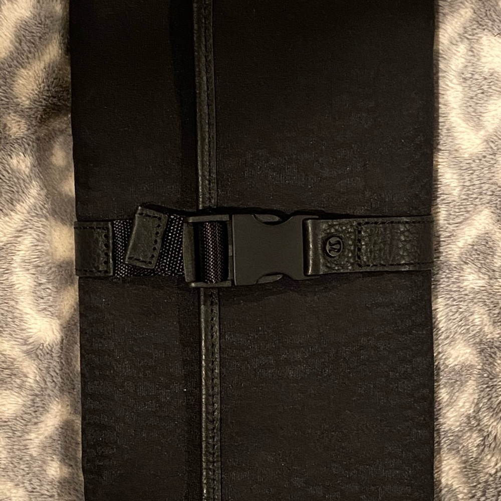 Lululemon Test Of Time Travel Wallet Black Hinh
